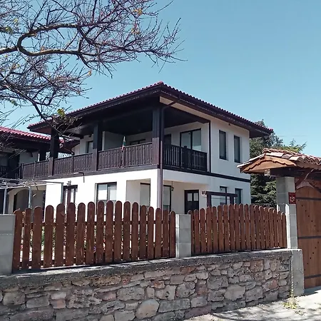 Konukevi поповата къща
